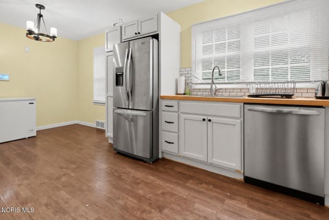 Tiny photo for 931 Eton Road, Toledo, OH 43615 (MLS # 10014631)