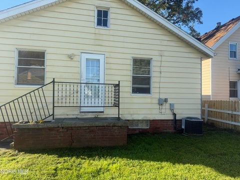Tiny photo for 2114 Arlington Avenue, Toledo, OH 43609 (MLS # 10013810)