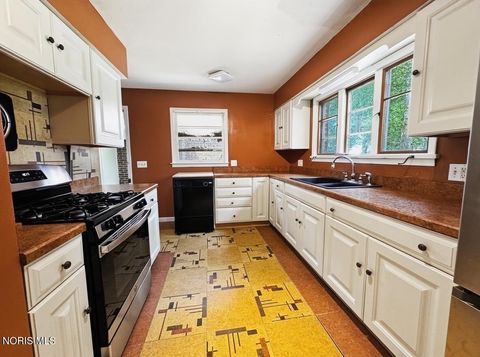 Tiny photo for 5138 Marybrook Drive, Toledo, OH 43615 (MLS # 10009781)