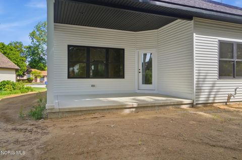 Tiny photo for 550 Monroe Court, Bowling Green, OH 43402 (MLS # 10009105)