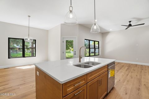 Tiny photo for 550 Monroe Court, Bowling Green, OH 43402 (MLS # 10009105)