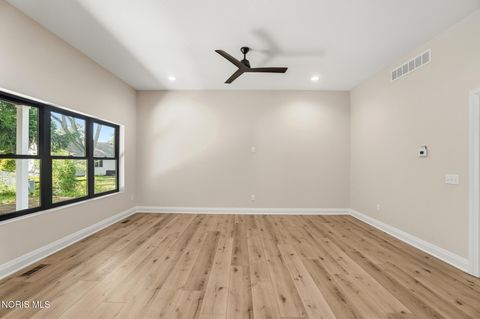 Tiny photo for 550 Monroe Court, Bowling Green, OH 43402 (MLS # 10009105)