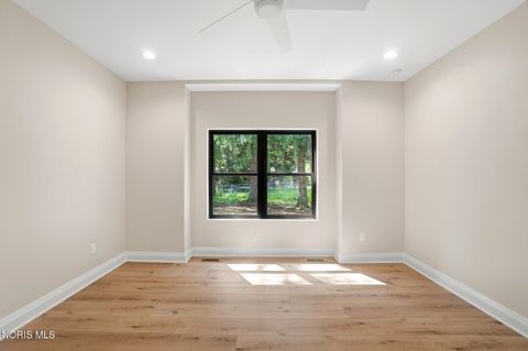 Tiny photo for 550 Monroe Court, Bowling Green, OH 43402 (MLS # 10009105)