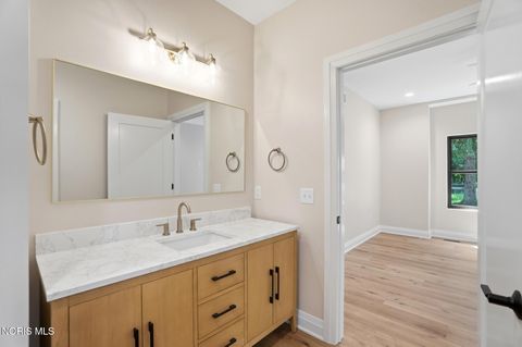 Tiny photo for 550 Monroe Court, Bowling Green, OH 43402 (MLS # 10009105)