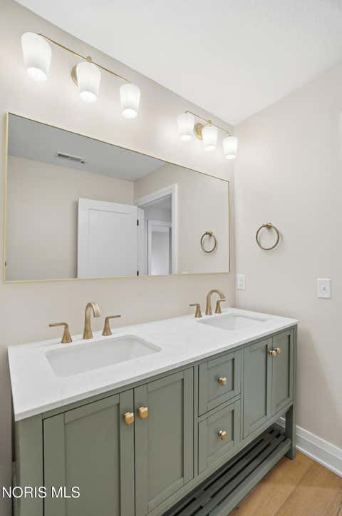 Tiny photo for 550 Monroe Court, Bowling Green, OH 43402 (MLS # 10009105)