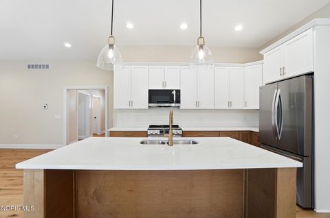 Tiny photo for 550 Monroe Court, Bowling Green, OH 43402 (MLS # 10009105)