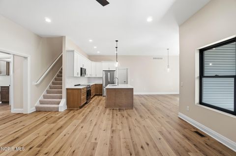 Tiny photo for 550 Monroe Court, Bowling Green, OH 43402 (MLS # 10009105)