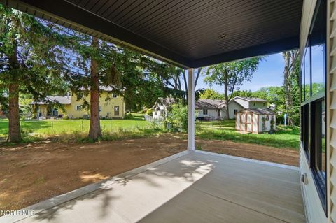 Tiny photo for 550 Monroe Court, Bowling Green, OH 43402 (MLS # 10009105)