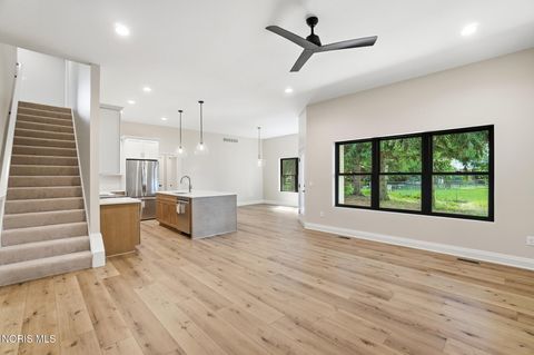 Tiny photo for 550 Monroe Court, Bowling Green, OH 43402 (MLS # 10009105)