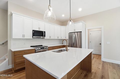Tiny photo for 550 Monroe Court, Bowling Green, OH 43402 (MLS # 10009105)