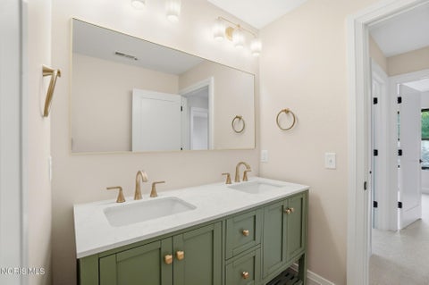 Tiny photo for 550 Monroe Court, Bowling Green, OH 43402 (MLS # 10009105)