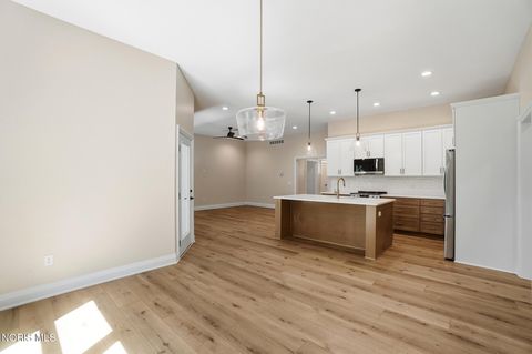 Tiny photo for 550 Monroe Court, Bowling Green, OH 43402 (MLS # 10009105)