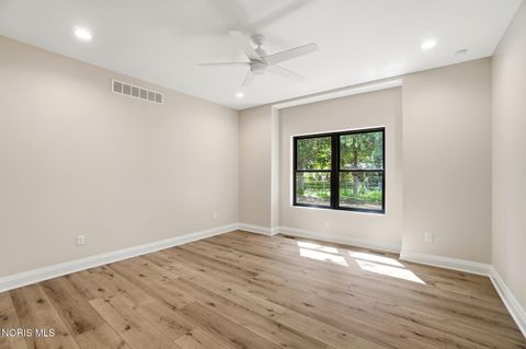 Tiny photo for 550 Monroe Court, Bowling Green, OH 43402 (MLS # 10009105)