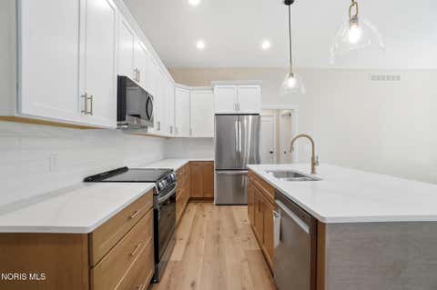 Tiny photo for 550 Monroe Court, Bowling Green, OH 43402 (MLS # 10009105)