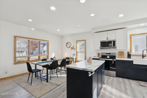 Tiny photo for 524 E Elm Street, Wauseon, OH 43567 (MLS # 10001570)