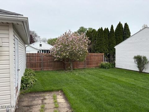 Tiny photo for 2308 Fitkin Street, Toledo, OH 43613 (MLS # 10007156)