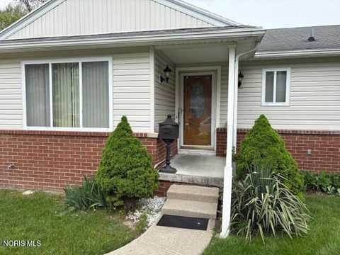 Tiny photo for 2308 Fitkin Street, Toledo, OH 43613 (MLS # 10007156)