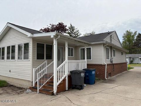 Tiny photo for 2308 Fitkin Street, Toledo, OH 43613 (MLS # 10007156)