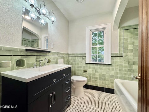 Tiny photo for 2509 Meadowwood Drive, Toledo, OH 43606 (MLS # 10012351)