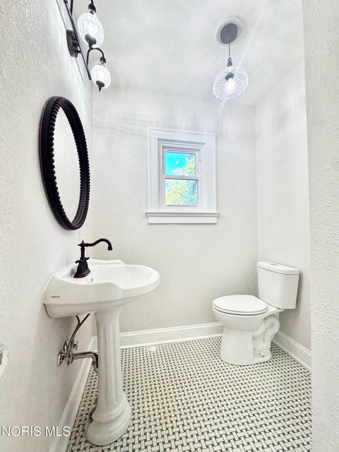 Tiny photo for 2509 Meadowwood Drive, Toledo, OH 43606 (MLS # 10012351)