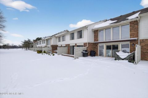 Tiny photo for 6818 Fenwyck Road # 6, Maumee, OH 43537 (MLS # 10003984)