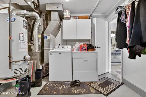 Tiny photo for 6818 Fenwyck Road # 6, Maumee, OH 43537 (MLS # 10003984)