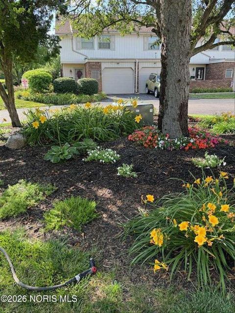 Tiny photo for 6818 Fenwyck Road # 6, Maumee, OH 43537 (MLS # 10003984)