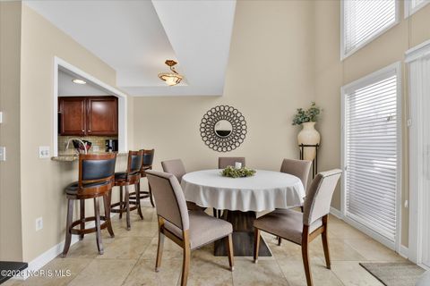 Tiny photo for 6818 Fenwyck Road # 6, Maumee, OH 43537 (MLS # 10003984)