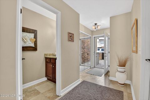 Tiny photo for 6818 Fenwyck Road # 6, Maumee, OH 43537 (MLS # 10003984)