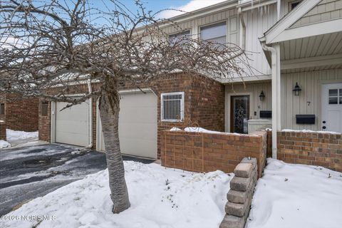 Tiny photo for 6818 Fenwyck Road # 6, Maumee, OH 43537 (MLS # 10003984)