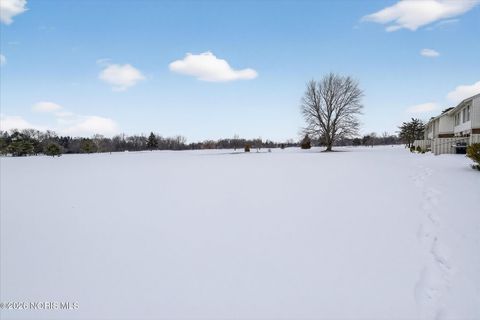 Tiny photo for 6818 Fenwyck Road # 6, Maumee, OH 43537 (MLS # 10003984)