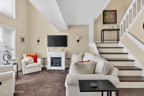 Tiny photo for 6818 Fenwyck Road # 6, Maumee, OH 43537 (MLS # 10003984)