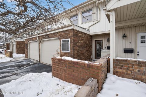 Tiny photo for 6818 Fenwyck Road # 6, Maumee, OH 43537 (MLS # 10003984)