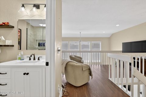 Tiny photo for 6818 Fenwyck Road # 6, Maumee, OH 43537 (MLS # 10003984)