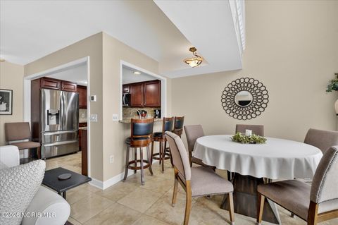 Tiny photo for 6818 Fenwyck Road # 6, Maumee, OH 43537 (MLS # 10003984)