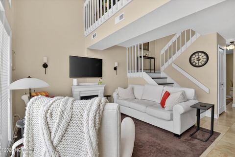 Tiny photo for 6818 Fenwyck Road # 6, Maumee, OH 43537 (MLS # 10003984)