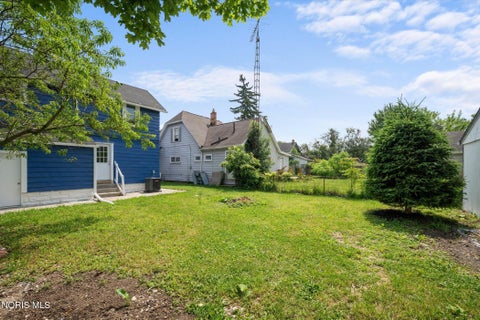 Tiny photo for 421 Columbus Street, Toledo, OH 43611 (MLS # 10009067)