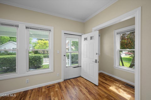 Tiny photo for 421 Columbus Street, Toledo, OH 43611 (MLS # 10009067)