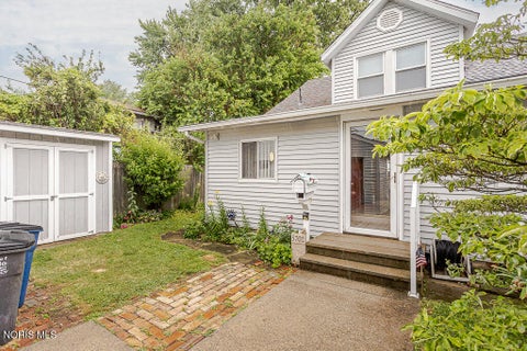 Photo of 5702 Lakeside Avenue, Toledo, OH 43611 (MLS # 10010180)