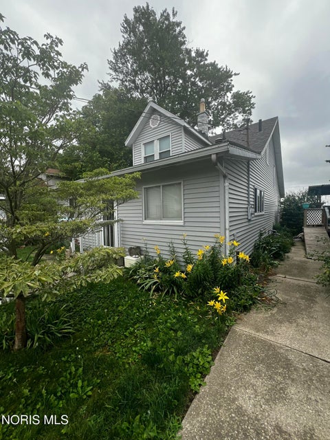 Tiny photo for 5702 Lakeside Avenue, Toledo, OH 43611 (MLS # 10010180)