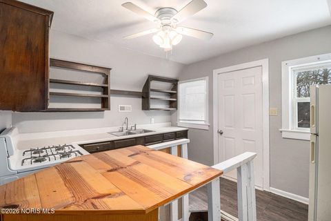 Tiny photo for 4705 W Bancroft Street, Toledo, OH 43615 (MLS # 10003243)