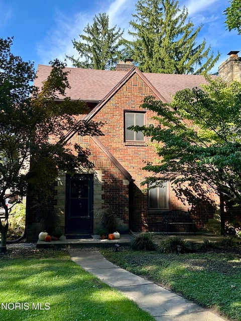 Photo of 2446 Kenwood Boulevard, Toledo, OH 43606 (MLS # 10013644)