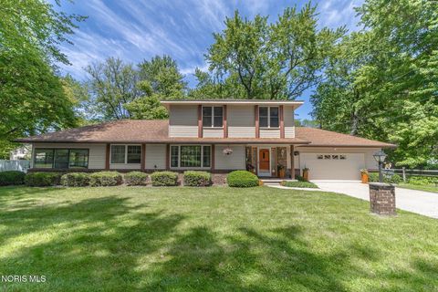 Photo of 1864 Travis Drive, Toledo, OH 43613 (MLS # 10008444)