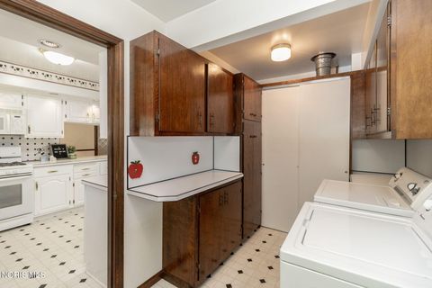 Tiny photo for 1864 Travis Drive, Toledo, OH 43613 (MLS # 10008444)