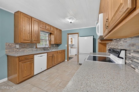 Tiny photo for 916 Gustin Avenue, Bowling Green, OH 43402 (MLS # 10012556)