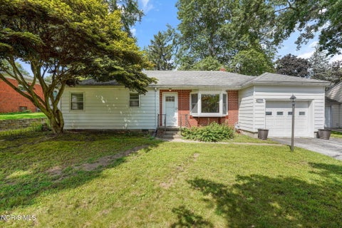 Tiny photo for 916 Gustin Avenue, Bowling Green, OH 43402 (MLS # 10012556)