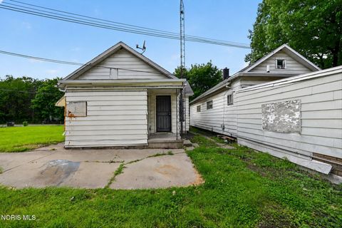 Tiny photo for 2938 Chase Street, Toledo, OH 43611 (MLS # 10008034)