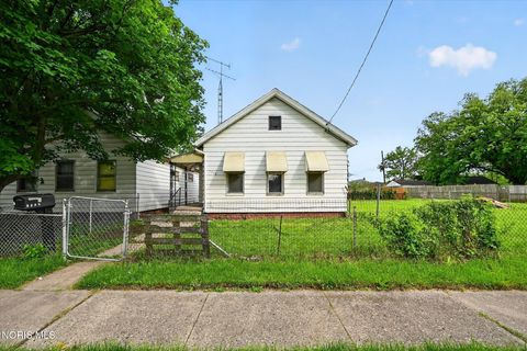 Photo of 2938 Chase Street, Toledo, OH 43611 (MLS # 10008034)