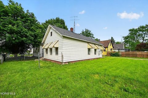 Tiny photo for 2938 Chase Street, Toledo, OH 43611 (MLS # 10008034)