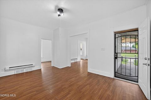 Tiny photo for 2938 Chase Street, Toledo, OH 43611 (MLS # 10008034)